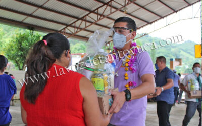 Alcalde continúa acercado apoyos alimenticios a familias chicontepecanas | LVDT