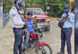 Infraccionan a motociclistas por no portar casco | LVDT
