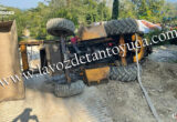 Vuelca retroexcavadora en Ixcatepec, conductor resultó ileso | LVDT