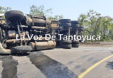 Volcadura de tráiler deja un lesionado