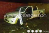 Gente armada de Armando Fernández destrozan camioneta de habitante de Mexcatla