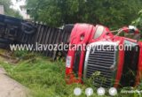 Vuelca tráiler en el Crucero de la Muerte