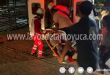 Auxilian a mujer sobre la calle Del Cementerio