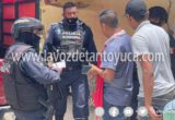 Policías municipales intocables; intervienen a conductor porque se les atravesó en el camino