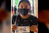 Banco Azteca da billetes falsos a una mujer