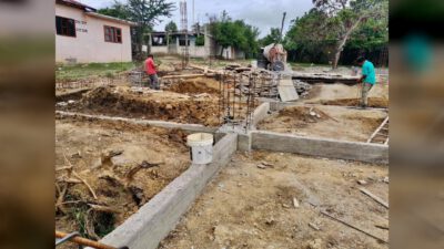Construye Ayuntamiento de Chicontepec Salon de Usos Múltiples en Lázaro Cárdenas
