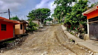Pavimenta Gobierno Municipal transitada arteria en Cerro Ixcacuatitla