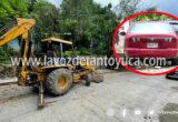 Retroexcavadora sin frenos provoca percance vial