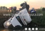 Tráiler cae a canal en el Libramiento Poniente