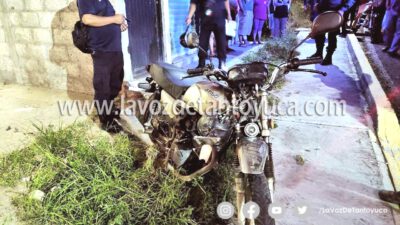 Motociclista derrapa y casi se mata en Huejutla