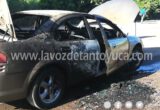 Fuego consume vehículo en el Corredor Urbano