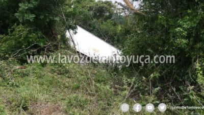 Camión de carga sufre volcadura en la autopista Tuxpan - Tampico