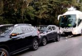 Chocan 2 camionetas y autobús en carretera federal; 6 heridos