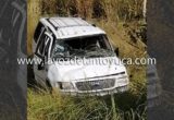 Tres lesionados arrojó la volcadura de una camioneta