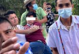 Cae niño de una tarima y se lastima