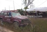 Comerciante se salva de milagro al volcar la camioneta que conducía