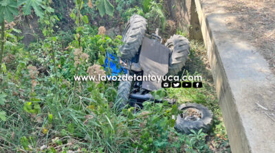 Vuelca tractor agrícola en camino vecinal