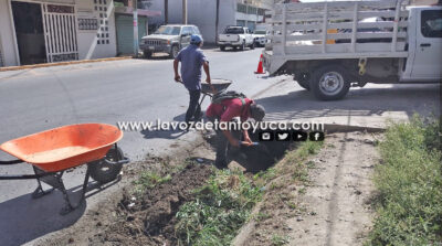 Realiza Gobierno Municipal trabajos de saneamiento en cunetas