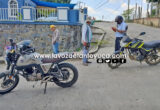 Choque de motos deja sólo daños materiales