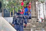 Auxilian a hombre tras sufrir caída