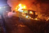 Abandonan camioneta tras calcinarse en la Alazán - Canoas