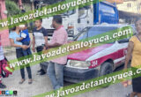 Taxi impacta a menor en transitada arteria; resultó lesionado