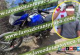 Auxilian a motociclista tras derrapar