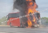 Se incendia autobús de pasajeros sobre la carretera Victoria - Monterrey