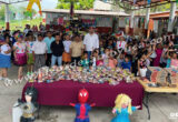 Roberto San Román reparte sonrisas, juguetes y dulces a niños en su Distrito