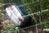 Abandonan auto accidentado en Chalma