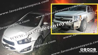Choque entre auto compacto y camioneta deja cuantiosos daños materiales