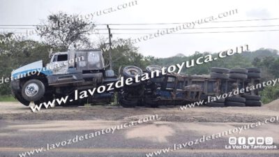 Vuelca góndola de tráiler sobre la Alazán - Canoas