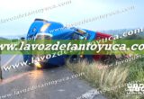 Vuelca camión cargado de pollos
