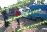 Jugaban carreritas; Camioneta pasajera a punto estuvo de volcar