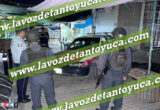 Ocasiona daños tras ingresar con todo y taxi al Mercado
