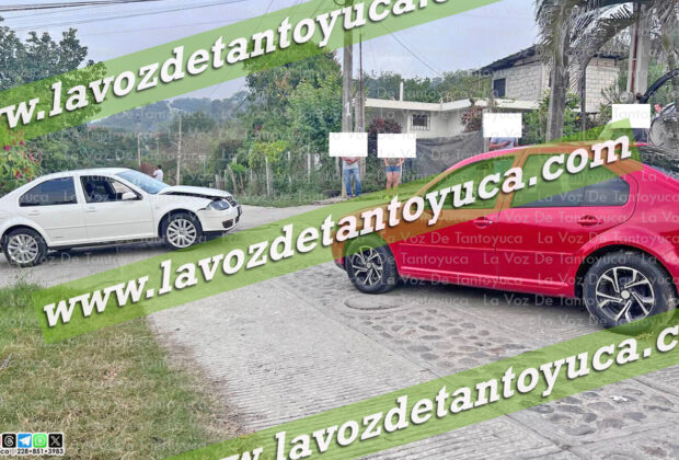 Choque de Jetta´s deja solo daños materiales