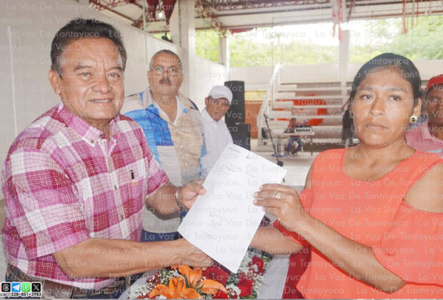 Entregan SEDATU y gobierno municipal constancias de sucesión parcelaria en Tempoal