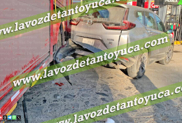 Camión de la Coca - Cola provoca aparatoso percance