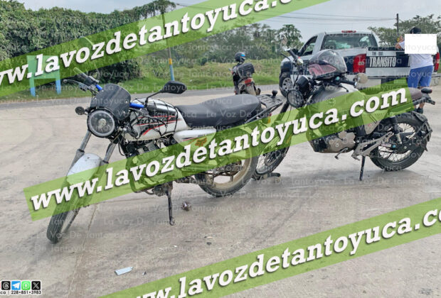 Choque de motos deja solo daños materiales