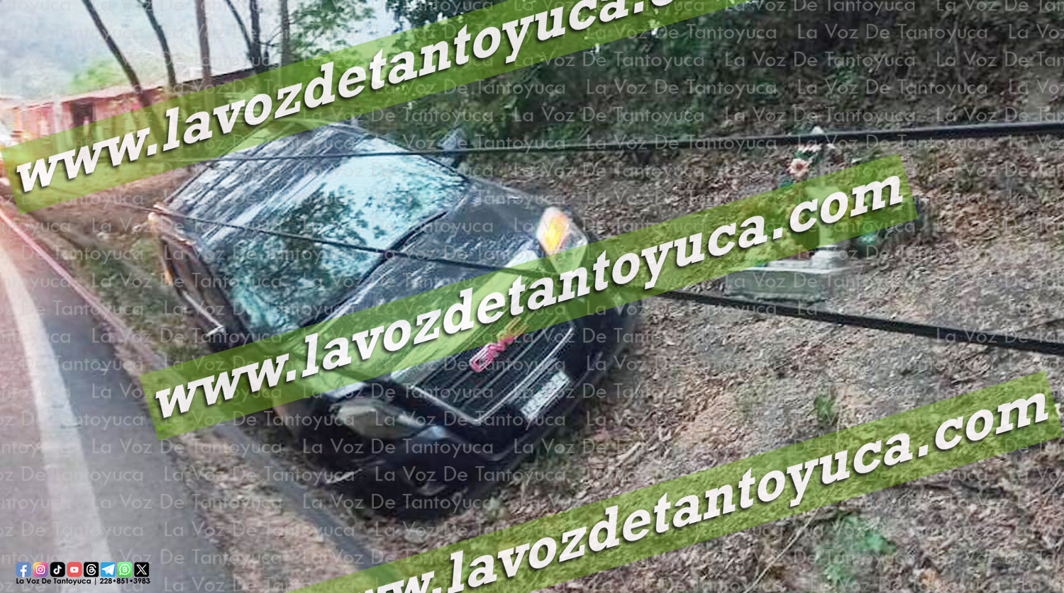 Camioneta choca contra poste y termina fuera de la carretera - Diario ...