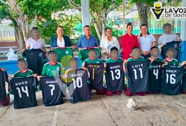 Reconocen y apoyan a campeones escolares de fútbol en Chontla