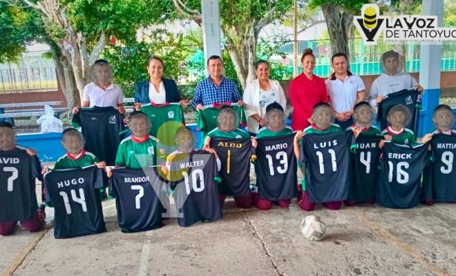 Reconocen y apoyan a campeones escolares de fútbol en Chontla