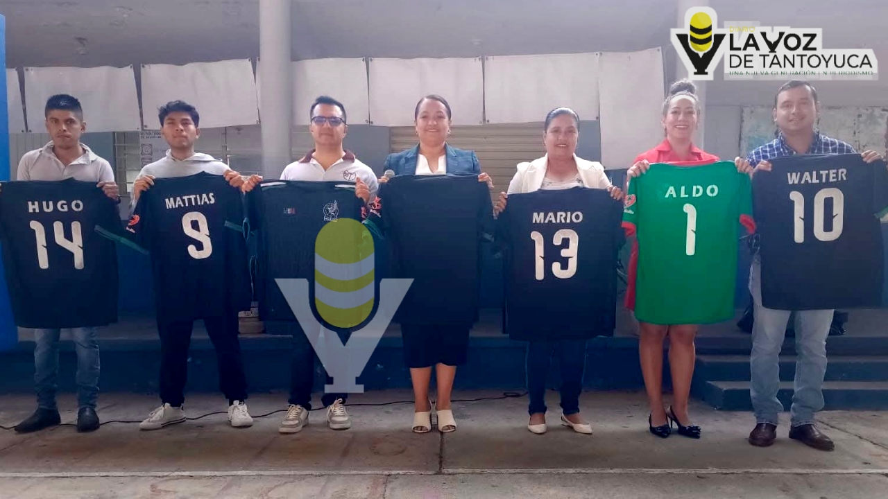 Reconocen y apoyan a campeones escolares de fútbol en Chontla
