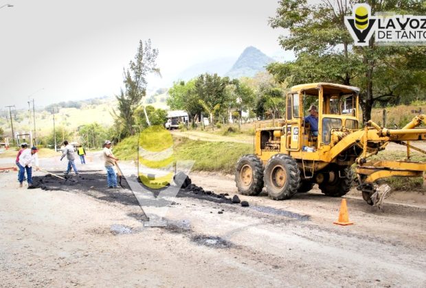 Ayuntamiento de Chontla rehabilita caminos y accesos principales