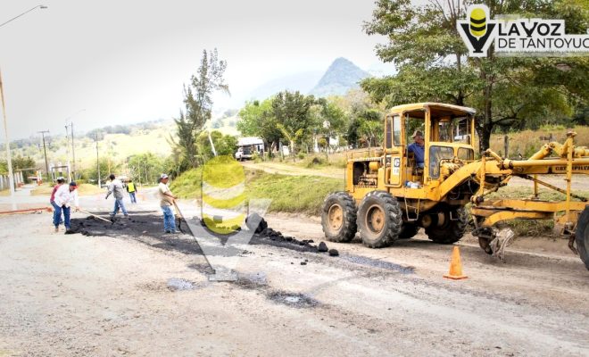 Ayuntamiento de Chontla rehabilita caminos y accesos principales