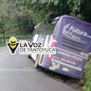 Autobús termina encunetado en la Sierra