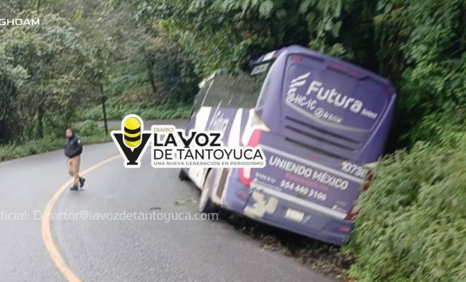 Autobús termina encunetado en la Sierra