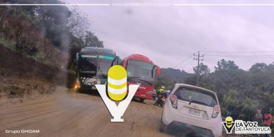 Autobuses quedan atorados en la San Felipe - Huejutla
