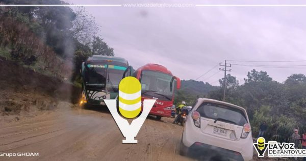 Autobuses quedan atorados en la San Felipe - Huejutla