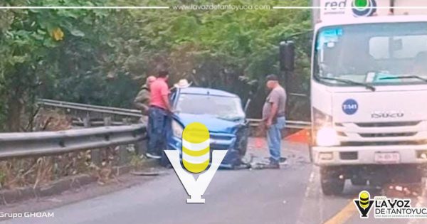 Maestra de Tantoyuca termina prensada tras aparatoso choque